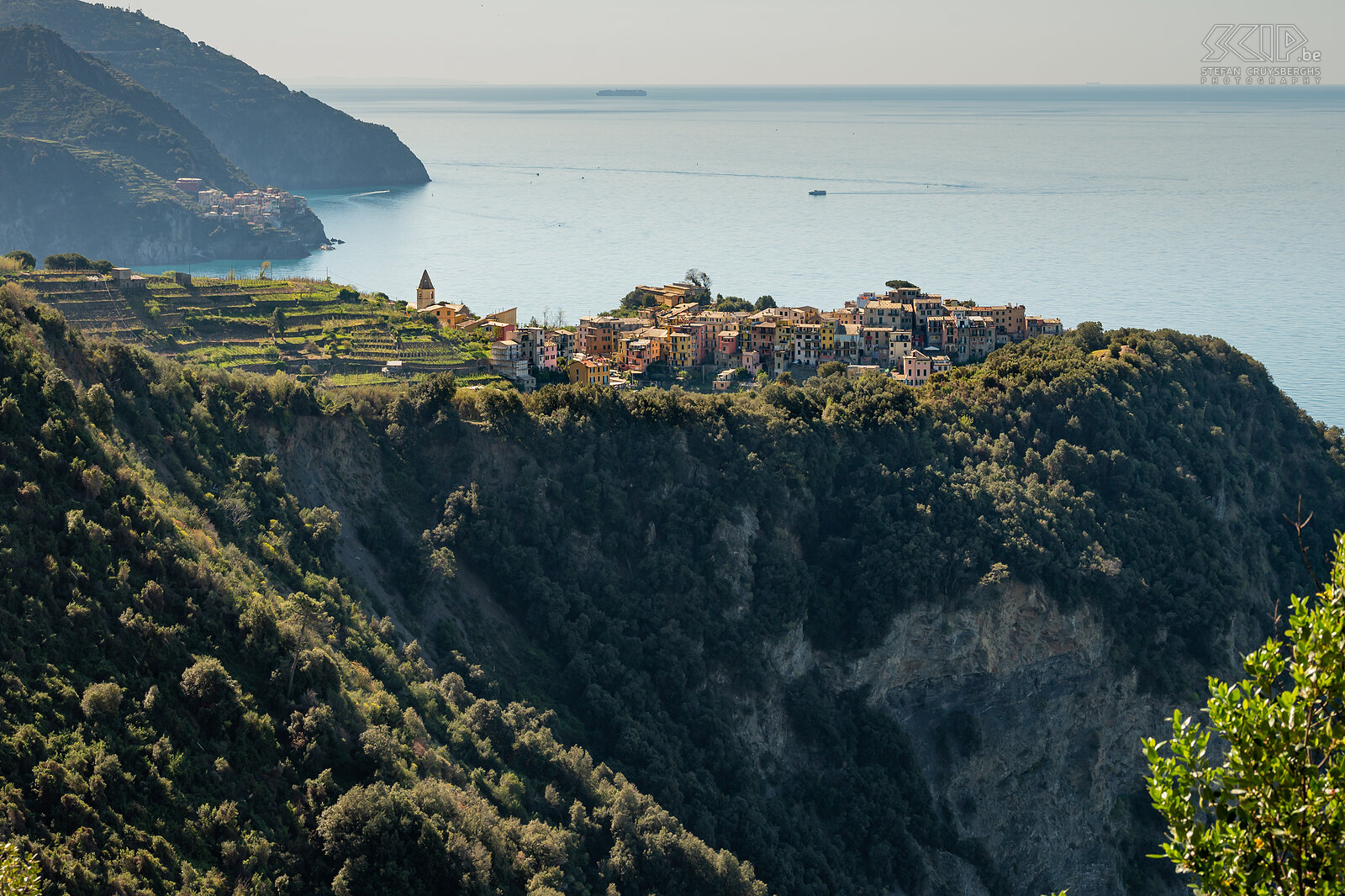 Corniglia Corniglia is the central village of the Cinque Terre but it is about 100m high and has no direct access to the sea. Around the village are many vineyards and hiking trails. We went there by train and then walked back along the coast to Vernazza. Stefan Cruysberghs